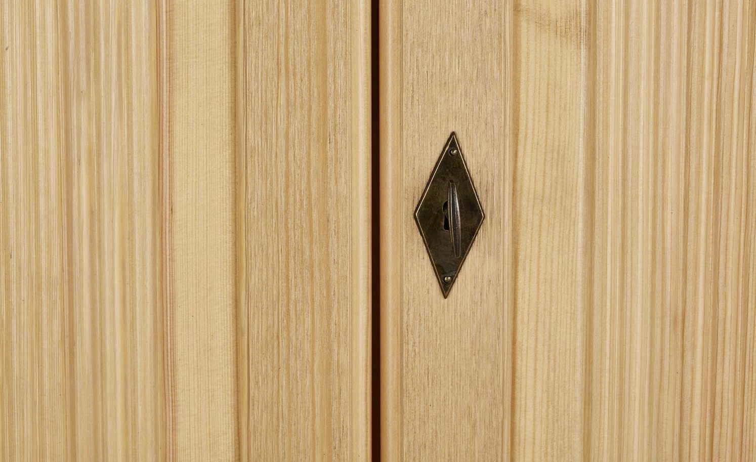 Kleiderschrank, 2-türig Bornholm | Kiefer antikbrushfarben geteilte gemusterte Tür 5 Kleiderschrank, 2-türig Bornholm | Kiefer antikbrushfarben geteilte gemusterte Tür – Bild 3